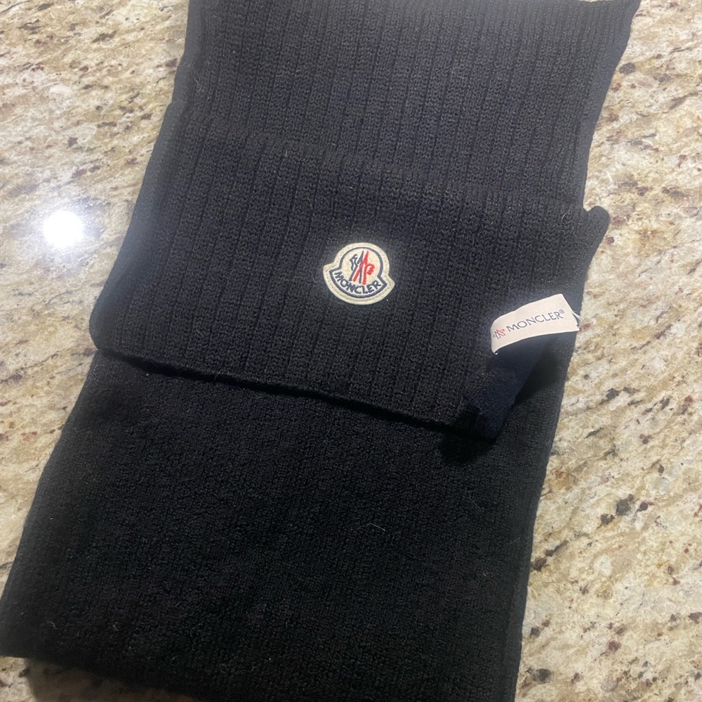 Moncler Ribbed Black Knit Scarf